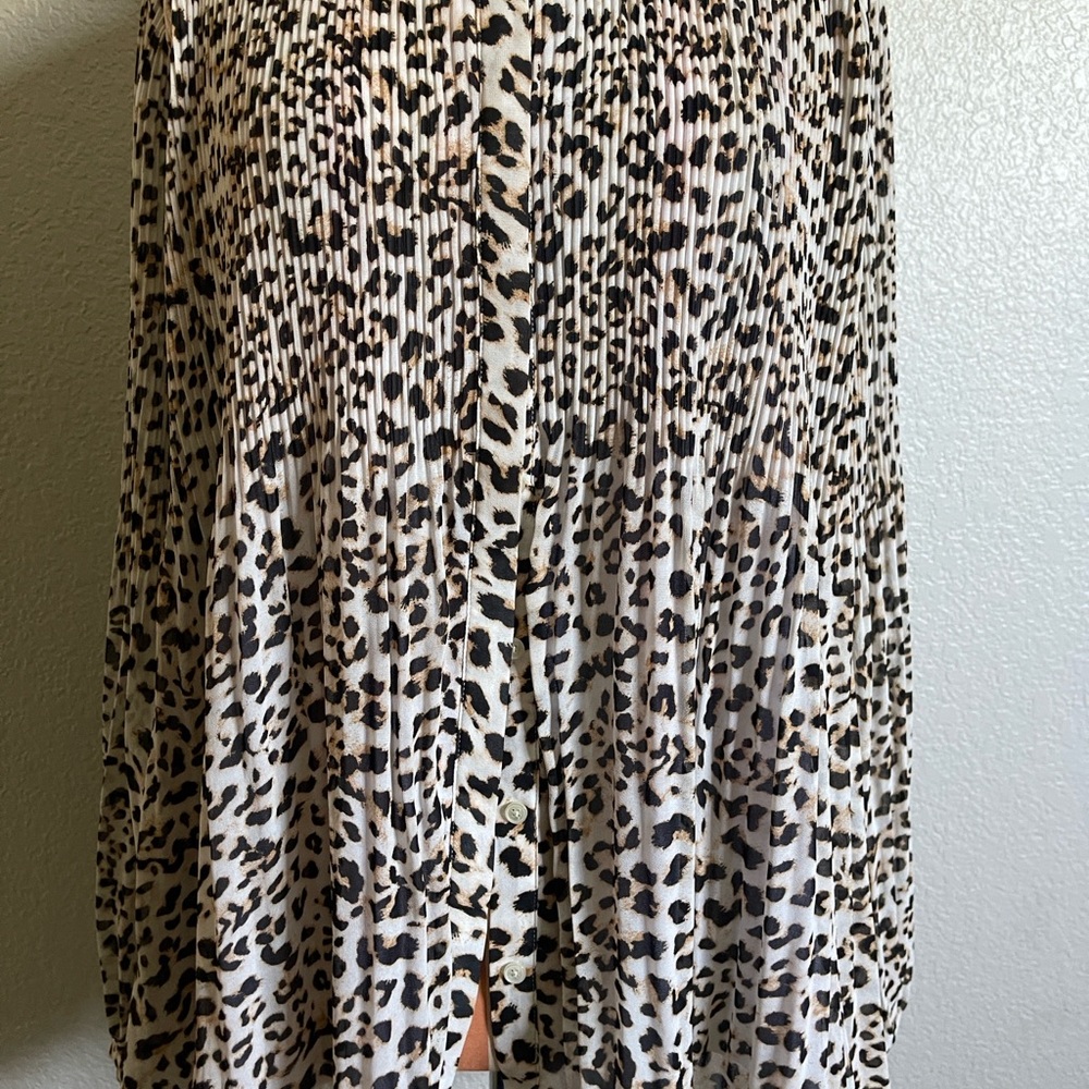 Banana RepublicWomen's Pleated Animal Print blouse Top in Ivory and Black